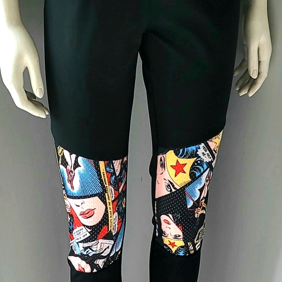 BRAND NEW! Wonder Woman Black Leggings - Picture 3 of 12